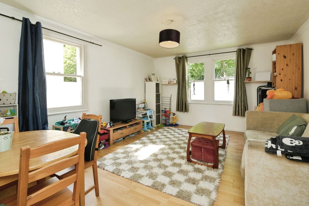 Property photo 2 of 11 Pbox-Img.Jpg