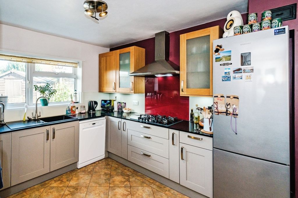 Property photo 3 of 27