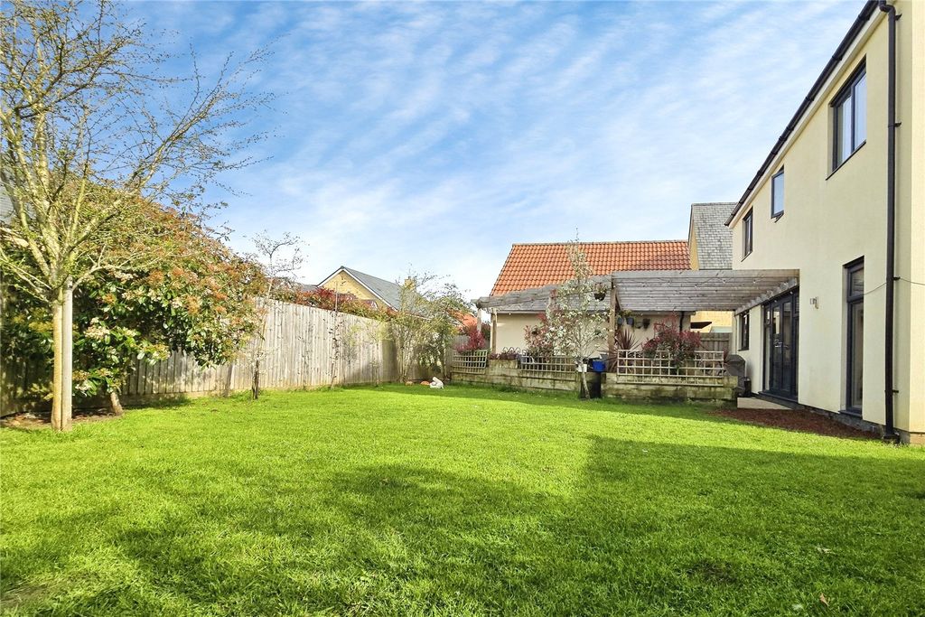 Property photo 3 of 31 Garden