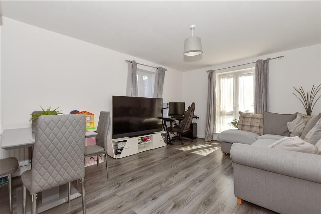Property photo 1 of 12 Kitchen/Lounge