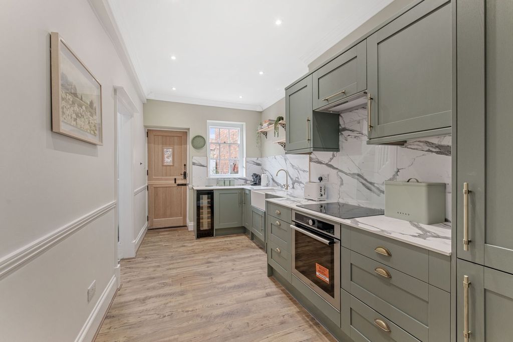 Property photo 3 of 32