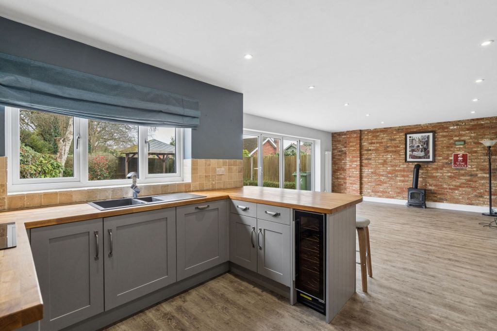 Property photo 3 of 39