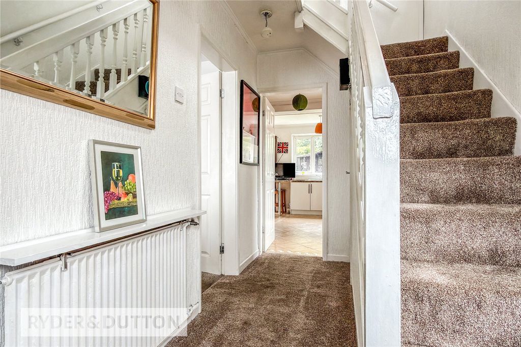 Property photo 3 of 18 Hallway