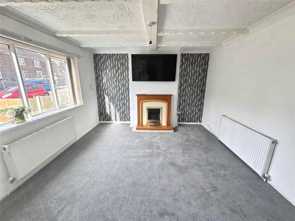Property photo 2 of 12 Lounge