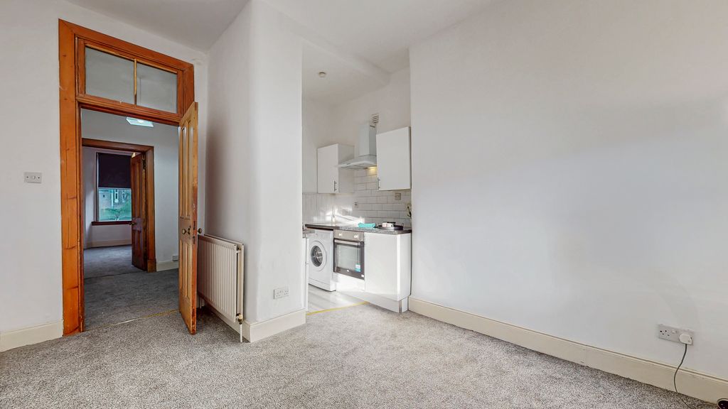 Property photo 3 of 18 15-Print-14 Muirpark Street Flat 0.1_14