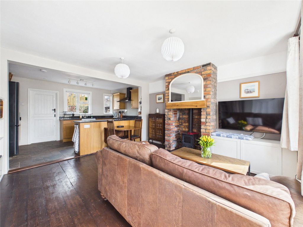 Property photo 2 of 18 Picture No. 25