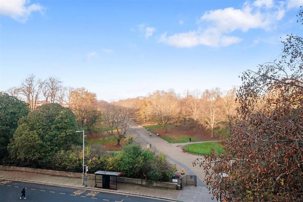 Property photo 2 of 21 Hyde Park Gate, 58, Flat 21-49.Jpg