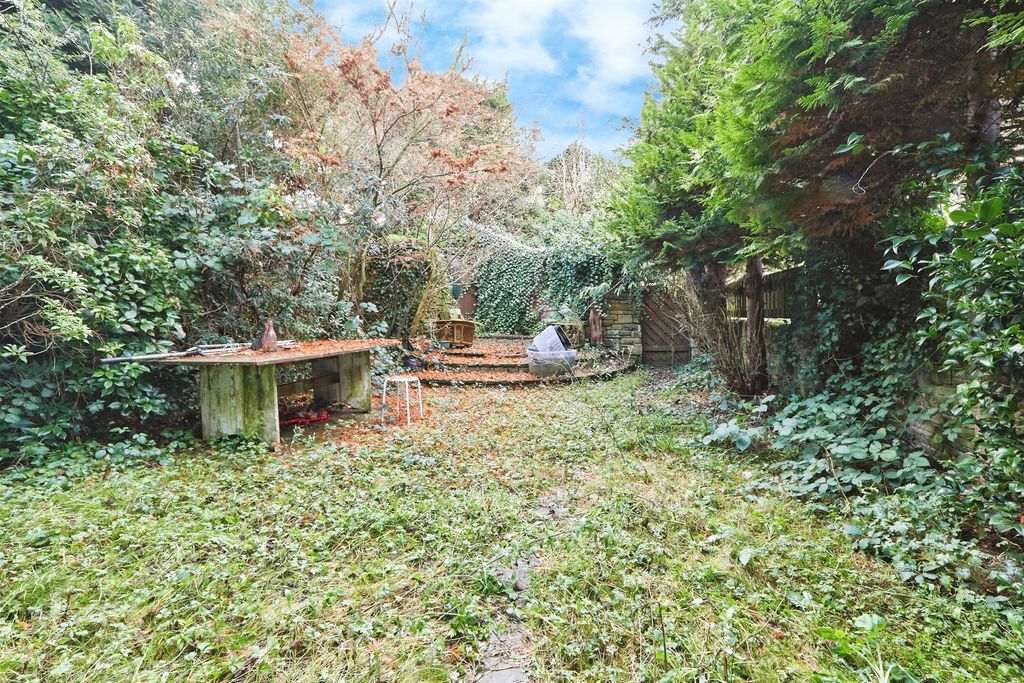 Property photo 2 of 18