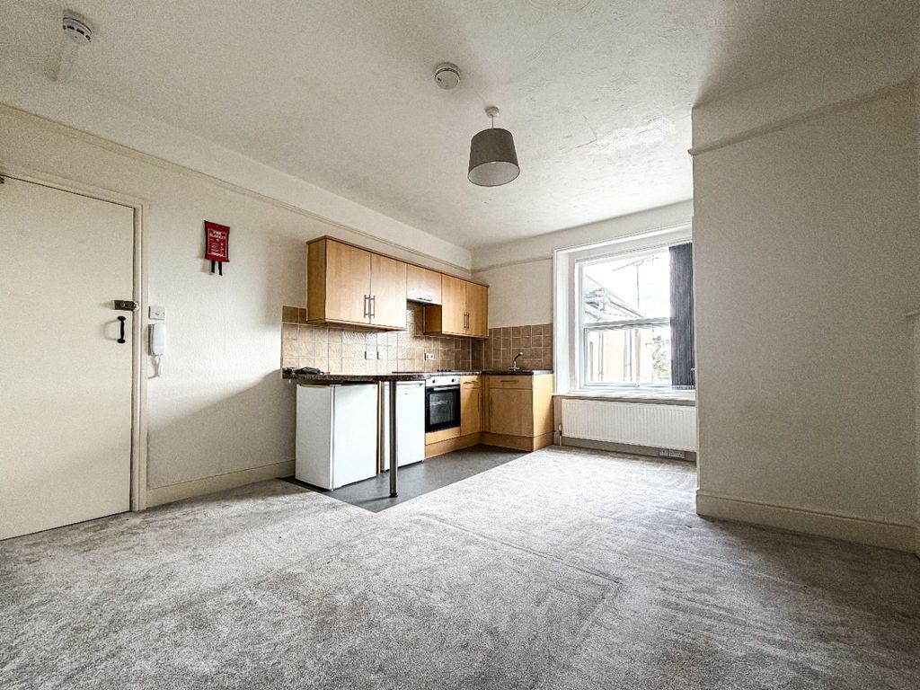 Property photo 3 of 8 5572843