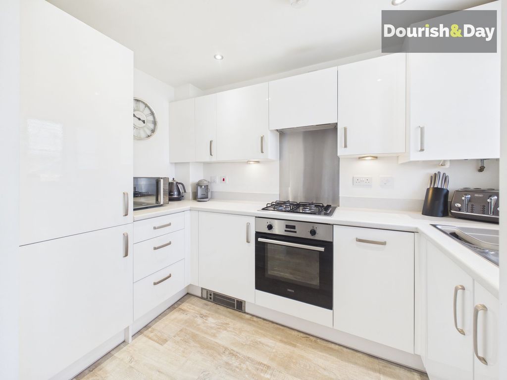 Property photo 3 of 21