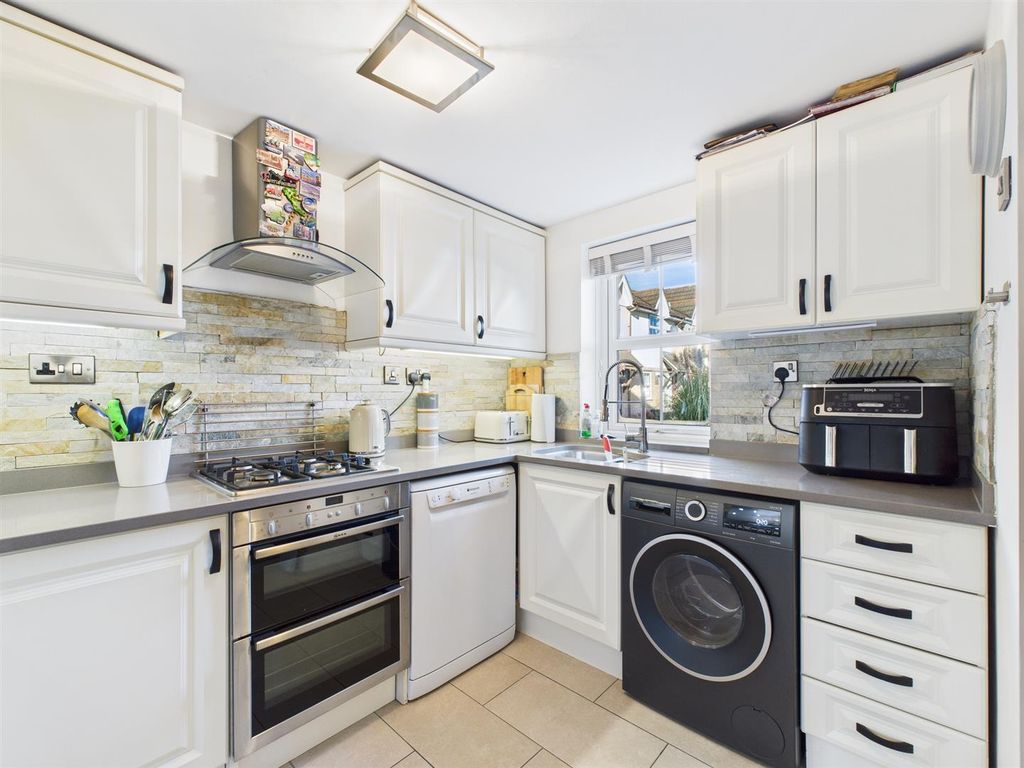 Property photo 3 of 11 Cam02295G0-Pr0351-Still003.Jpg