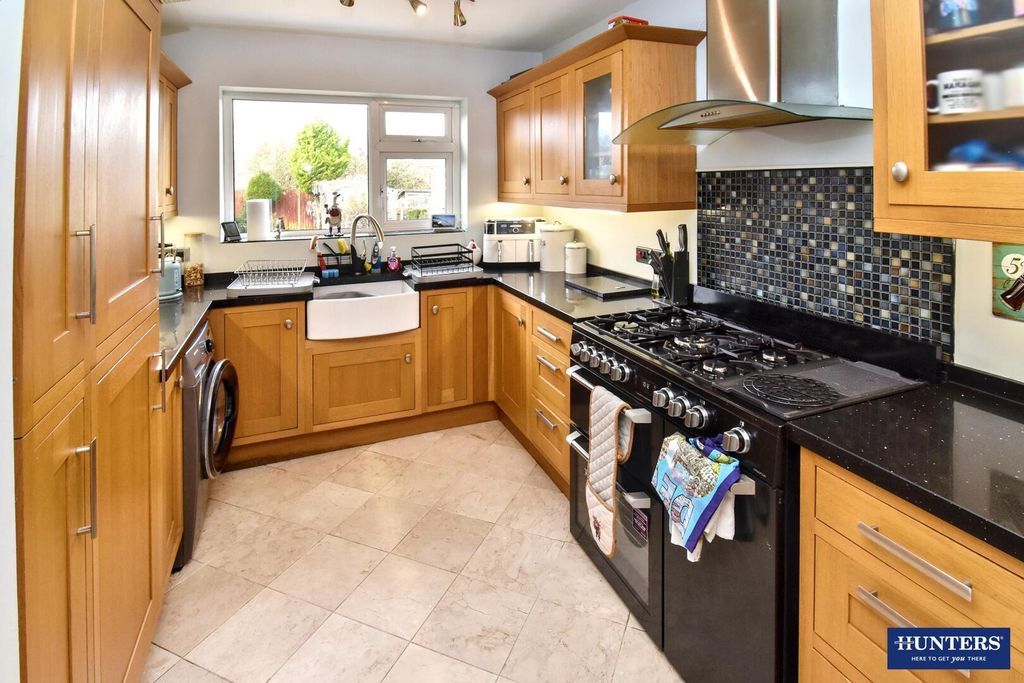 Property photo 3 of 16 Kitchen