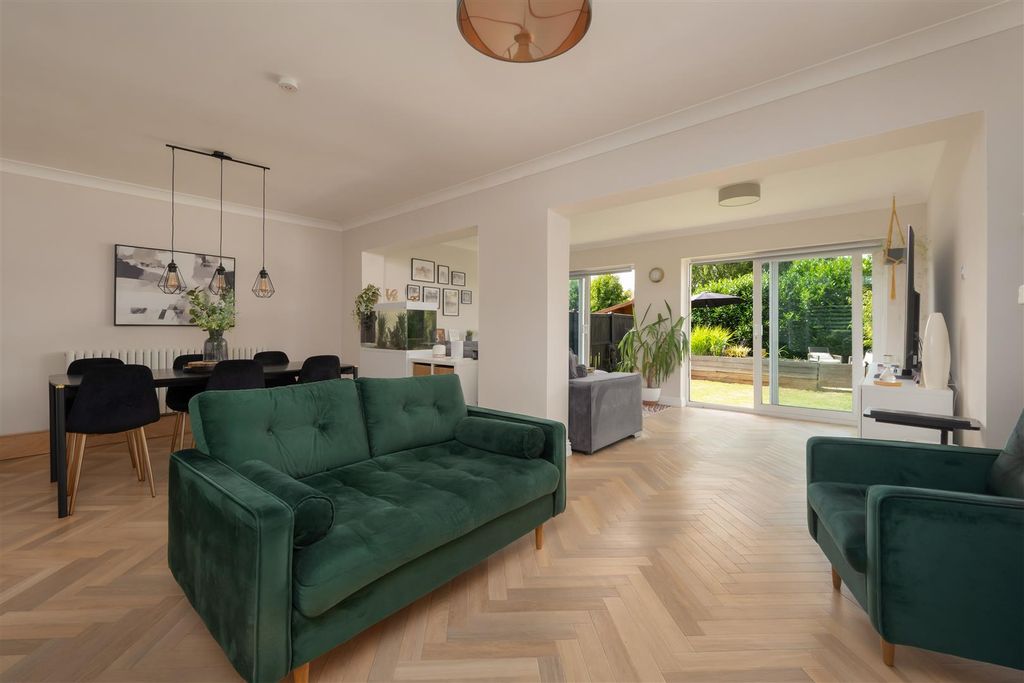 Property photo 2 of 20 Everard Way, Faversham