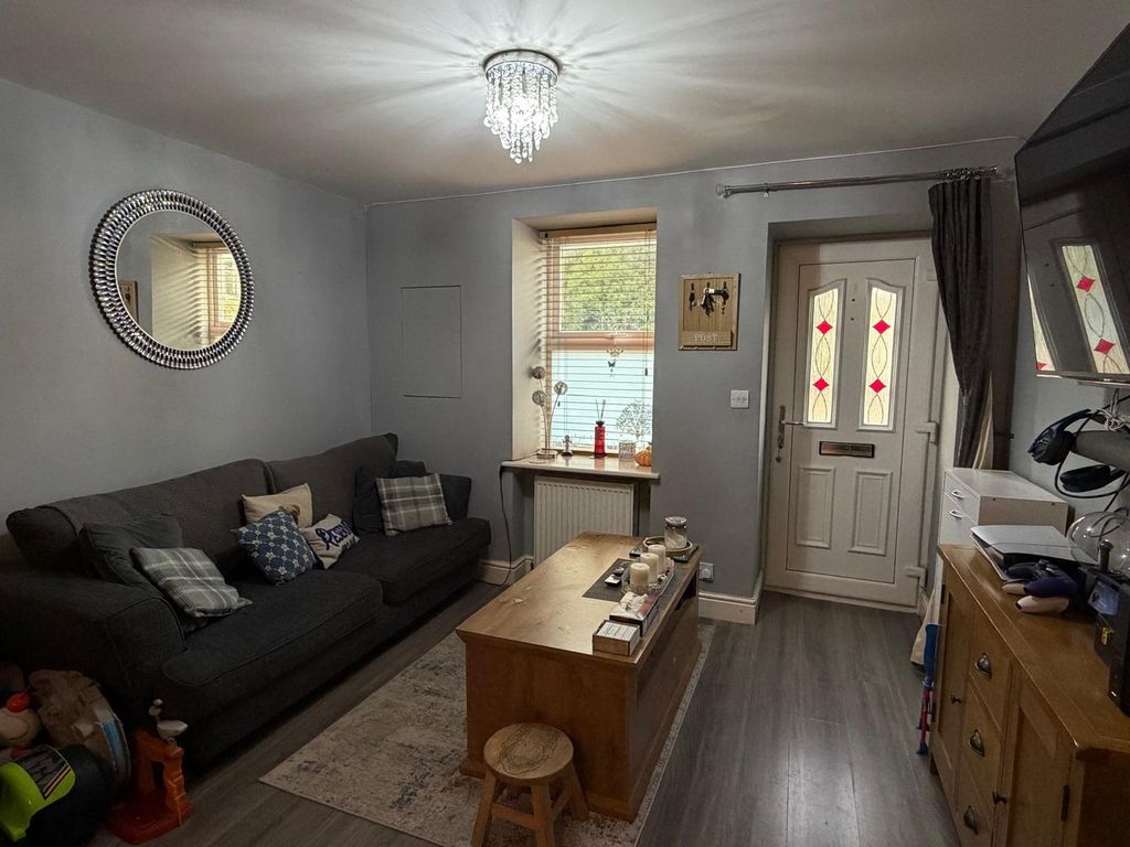 Property photo 2 of 12 Picture 2