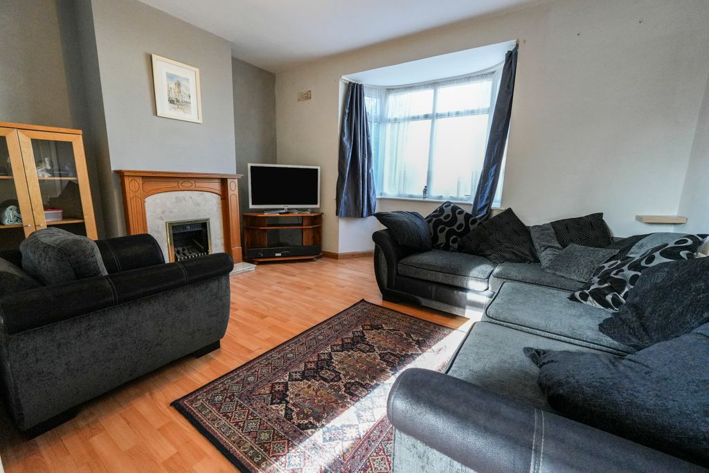 Property photo 2 of 15 Lounge