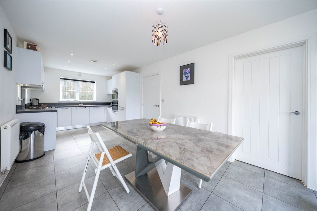 Property photo 3 of 19 Kitchen/Dining Room