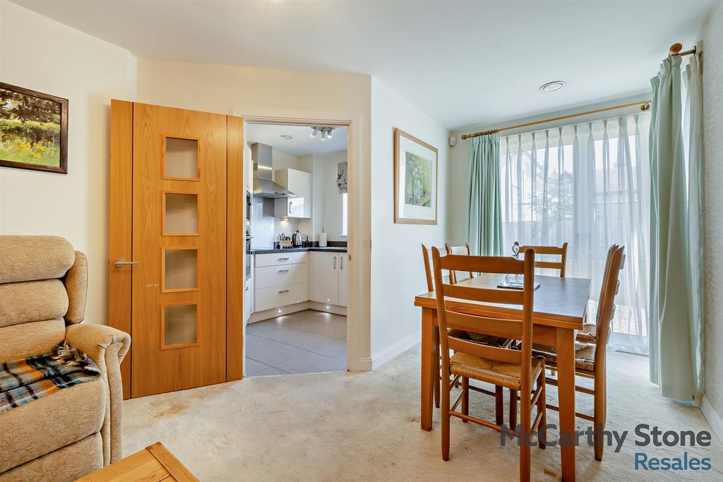 Property photo 3 of 26 8651737-Interior02-800.Jpg