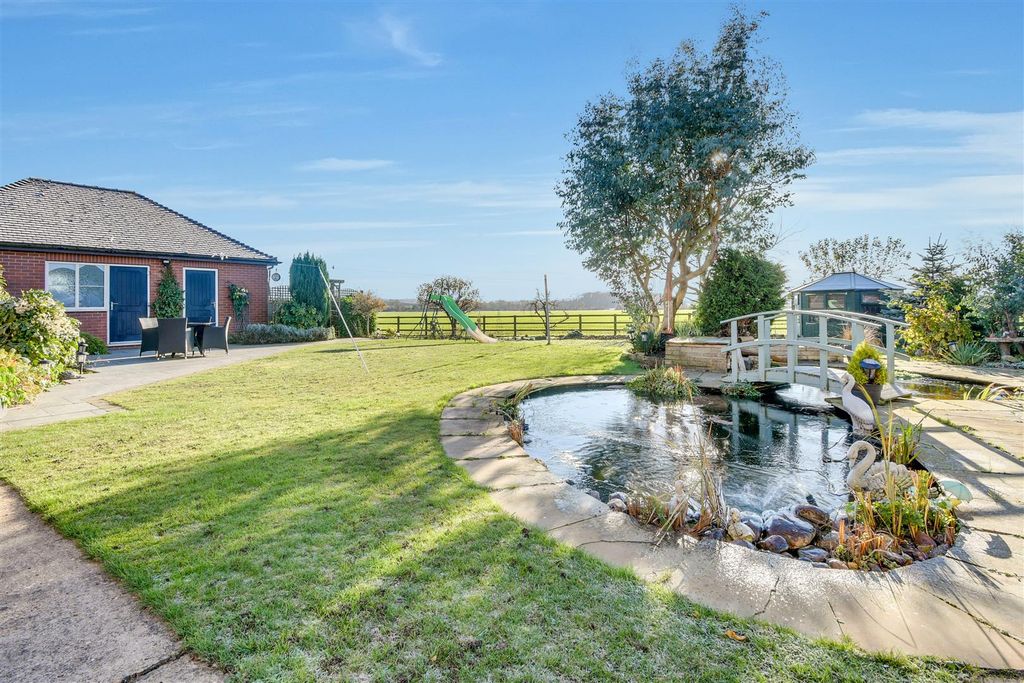 Property photo 2 of 26 Garden