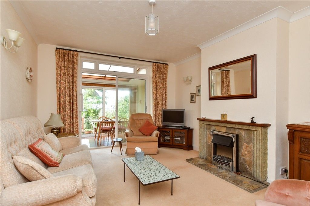 Property photo 1 of 16 Lounge