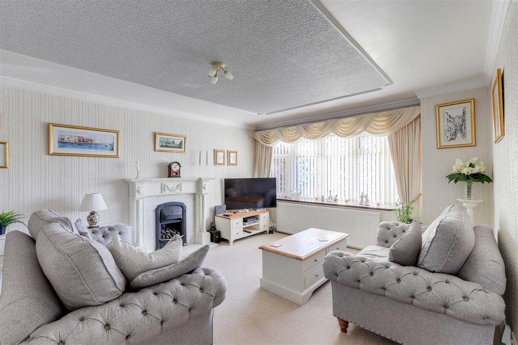 Property photo 2 of 28 211125_12.Jpg