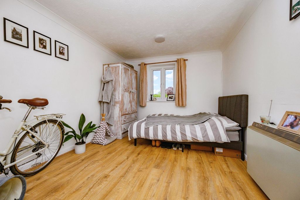 Property photo 2 of 20