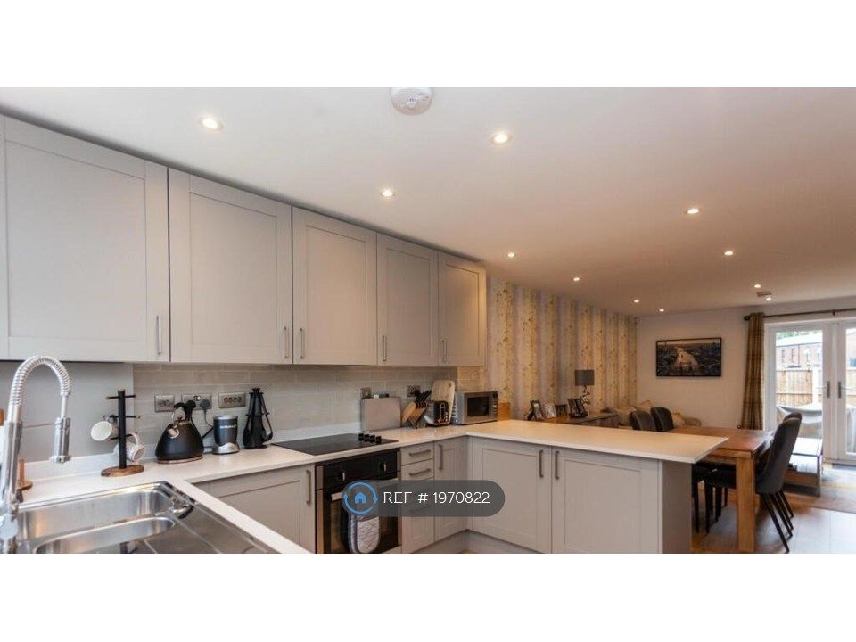 Property photo 2 of 16 Kitchen 2