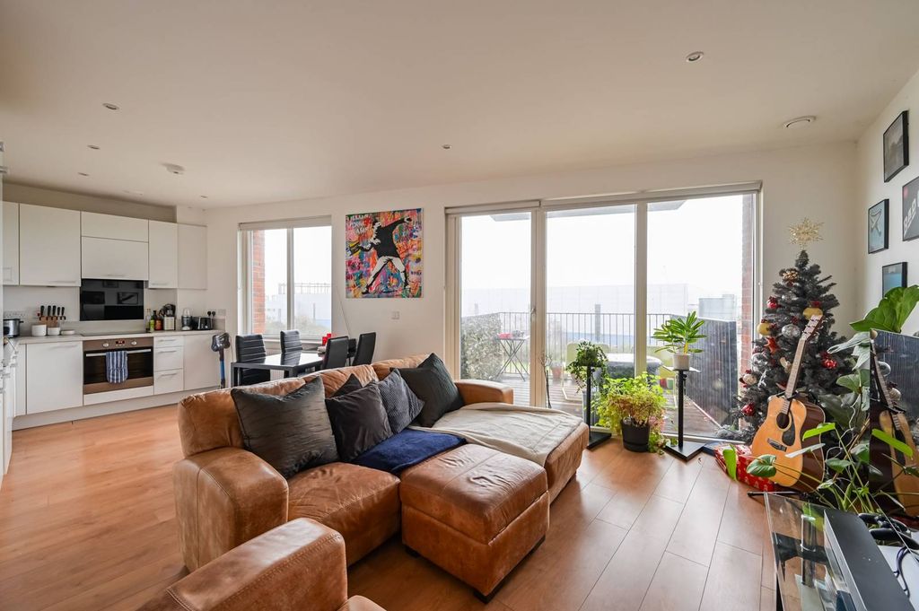 Property photo 2 of 19