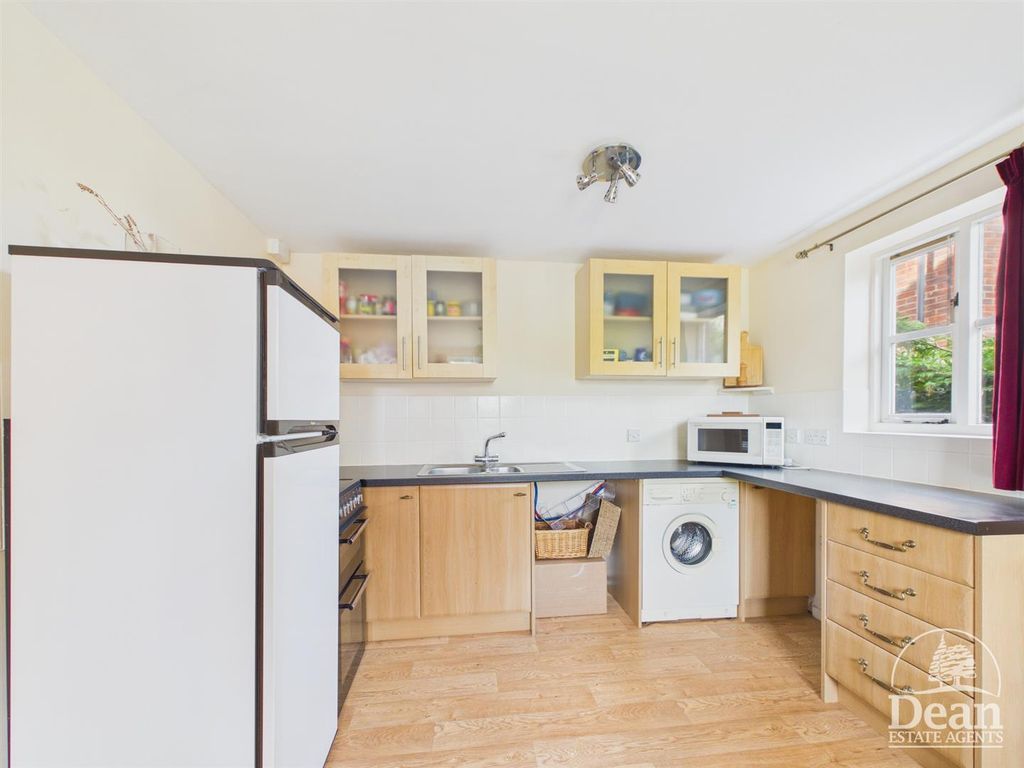Property photo 3 of 6