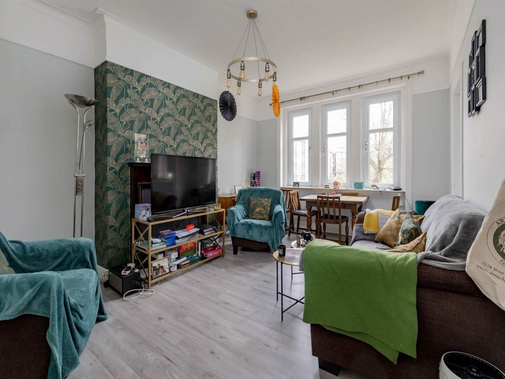 Property photo 2 of 16 78763_Comelybrd-002
