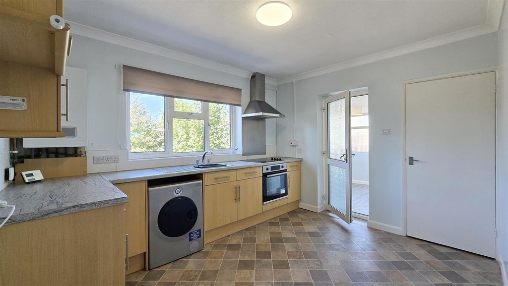 Property photo 2 of 11 Kitchen/Diner