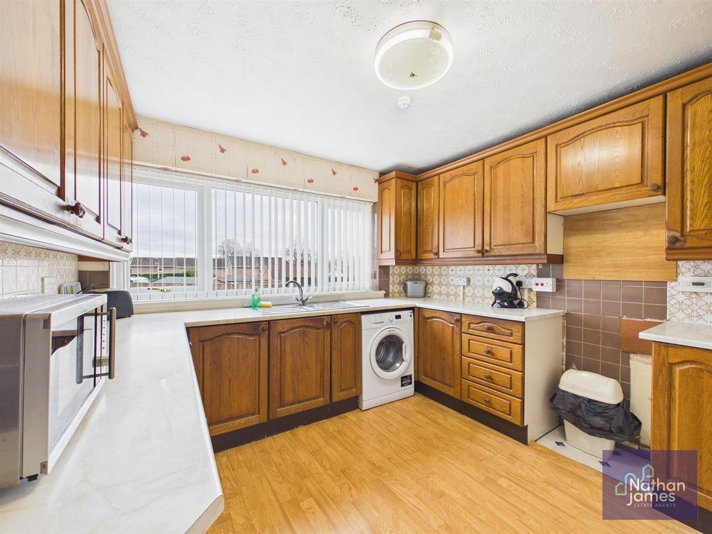 Property photo 2 of 14 Kitchen