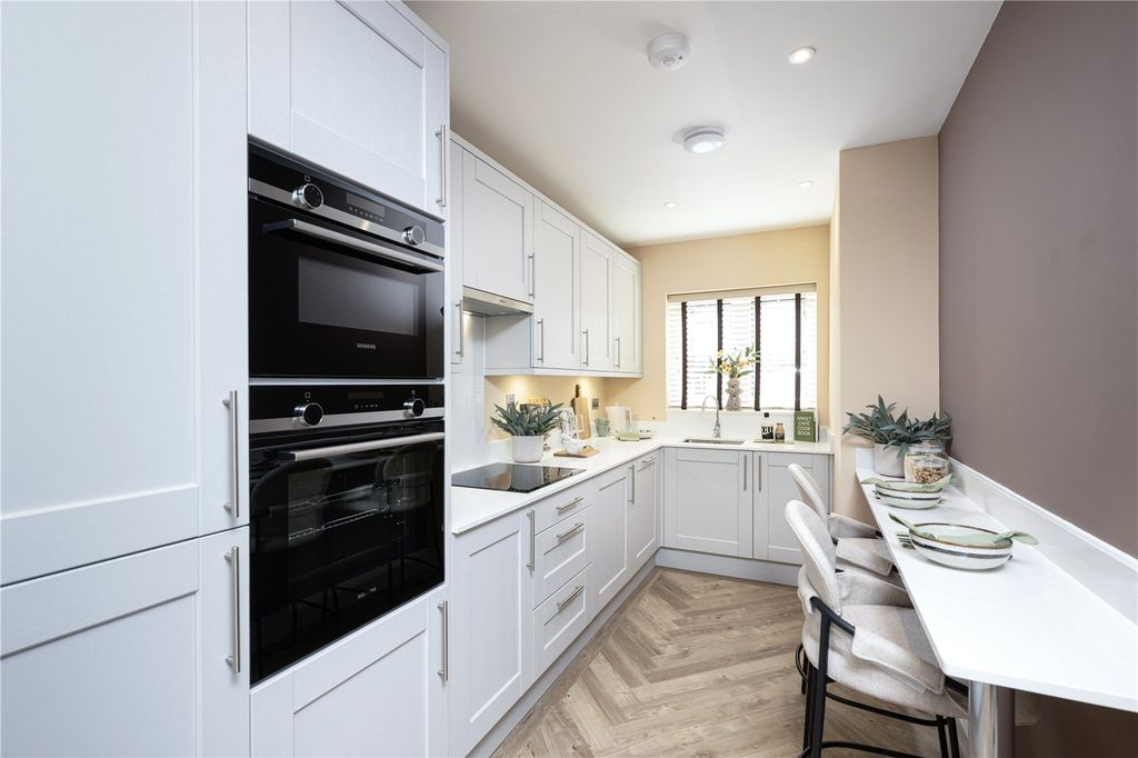 Property photo 2 of 8 Kitchen