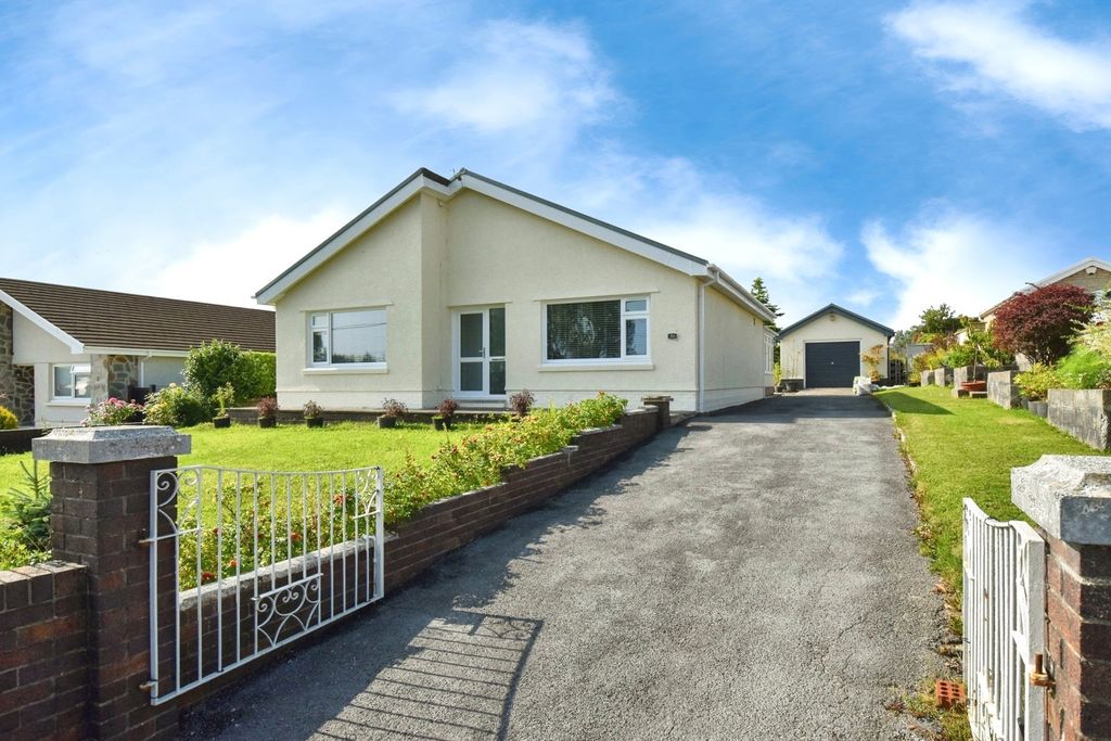 Property photo 2 of 17 Photo