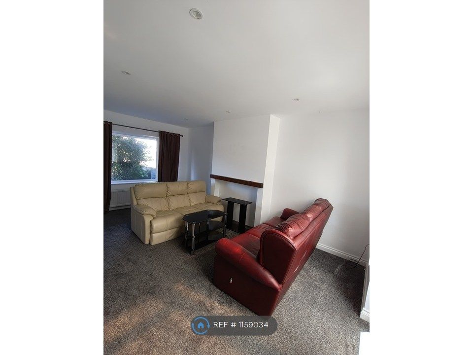 Property photo 3 of 20 Living Room