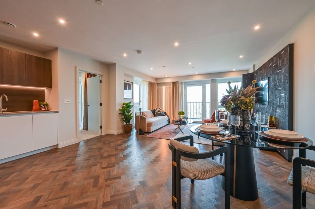 Property photo 2 of 27