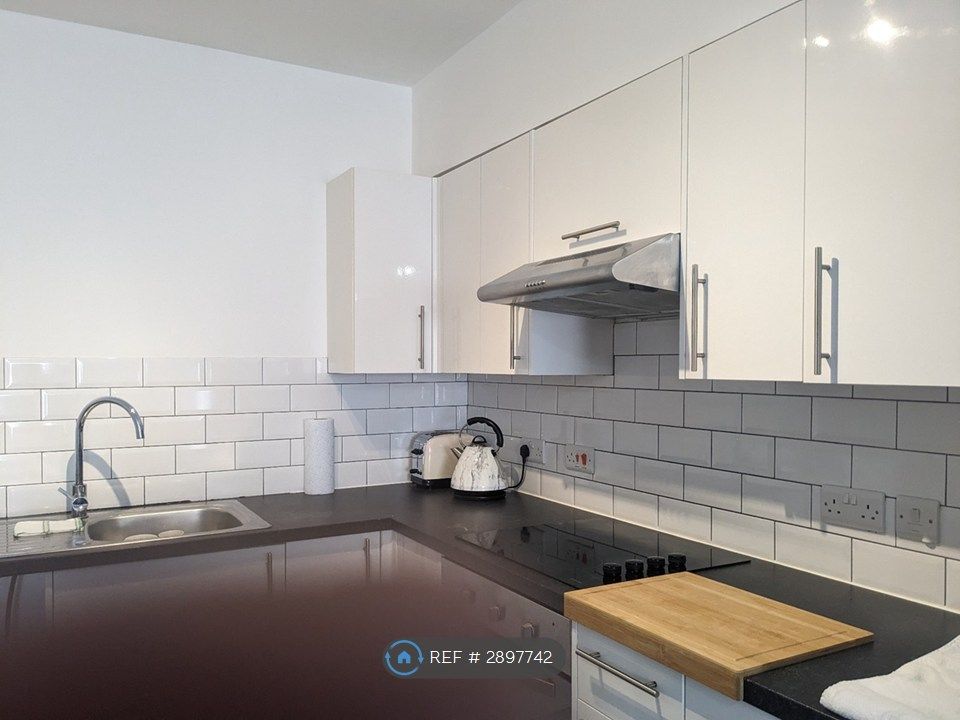 Property photo 2 of 27