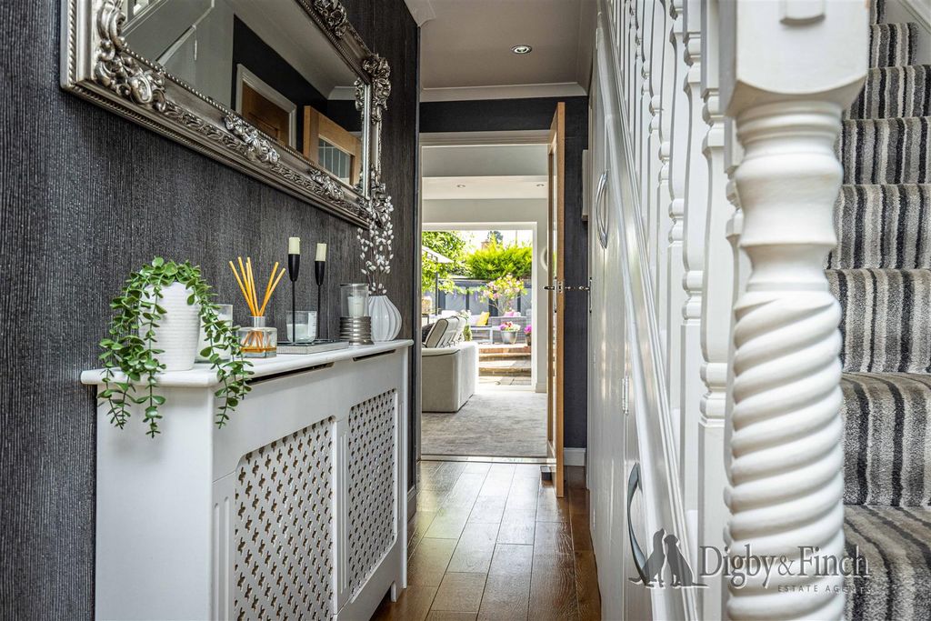 Property photo 2 of 28 Entrance Hall