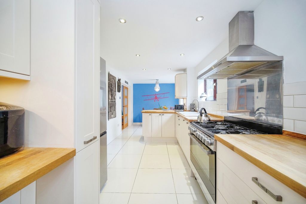 Property photo 3 of 15 Kitchen