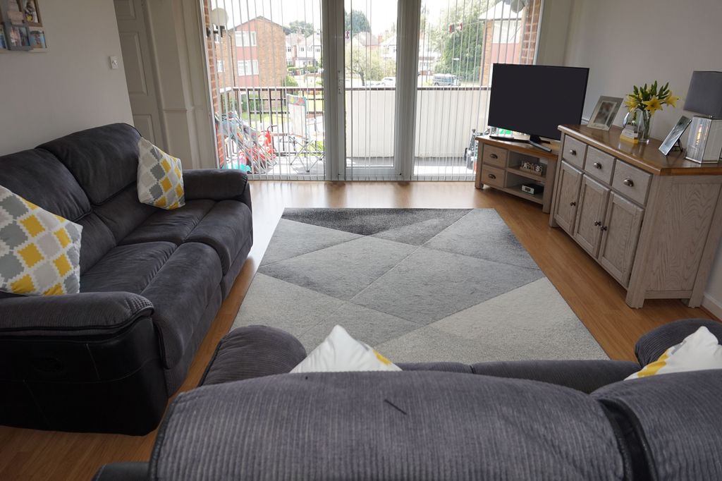 Property photo 3 of 9 Lounge