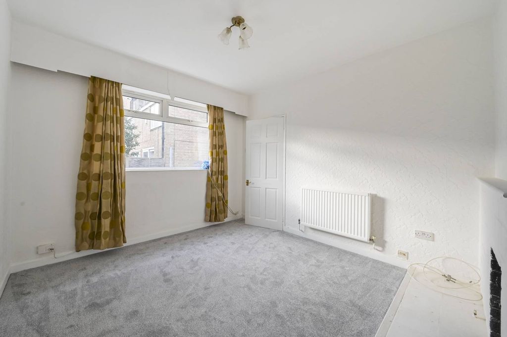 Property photo 3 of 8