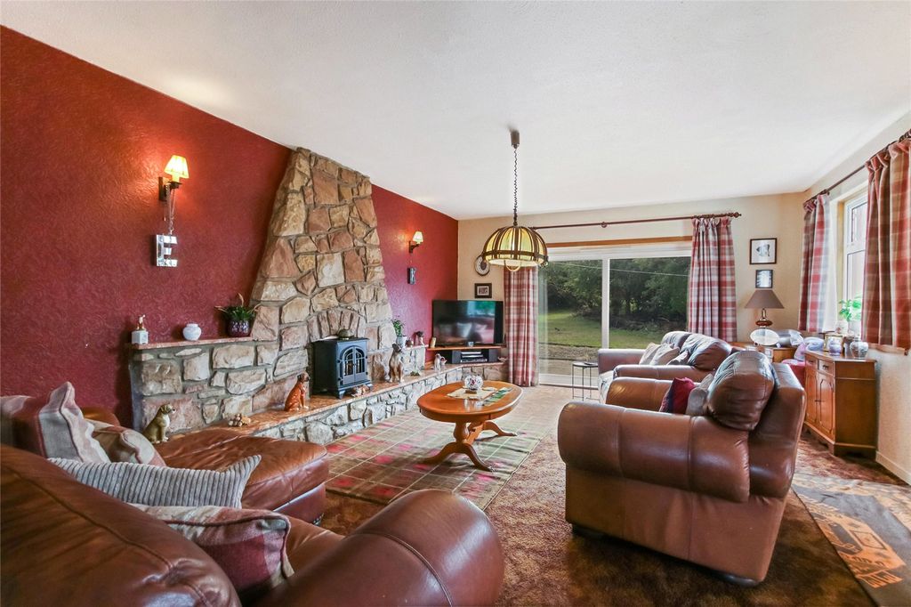Property photo 3 of 23 Lounge