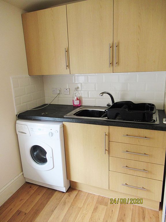 Property photo 3 of 7 Kitchen