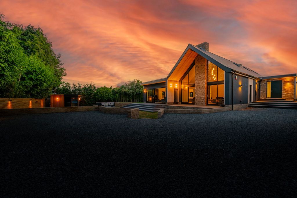 Property photo 1 of 52