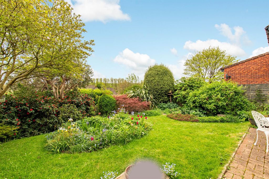 Property photo 2 of 34 Garden_1.Jpg