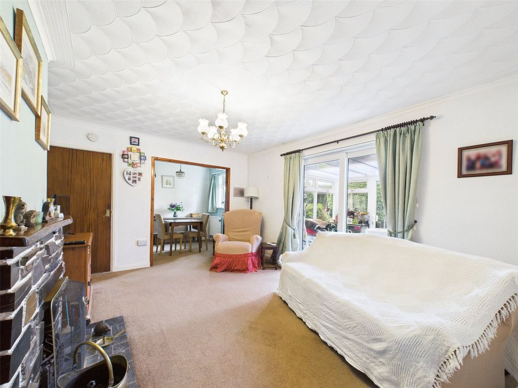 Property photo 3 of 11 Living Room