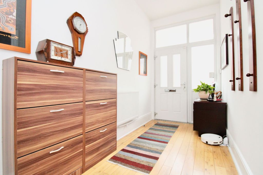 Property photo 2 of 23