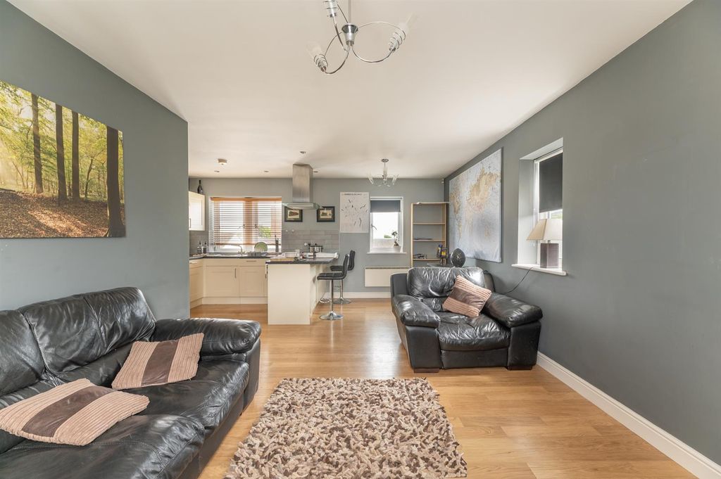 Property photo 3 of 13 Living Accommodation