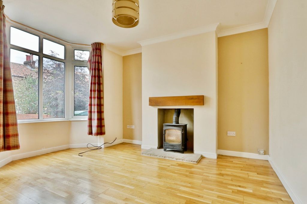 Property photo 2 of 14 4379055