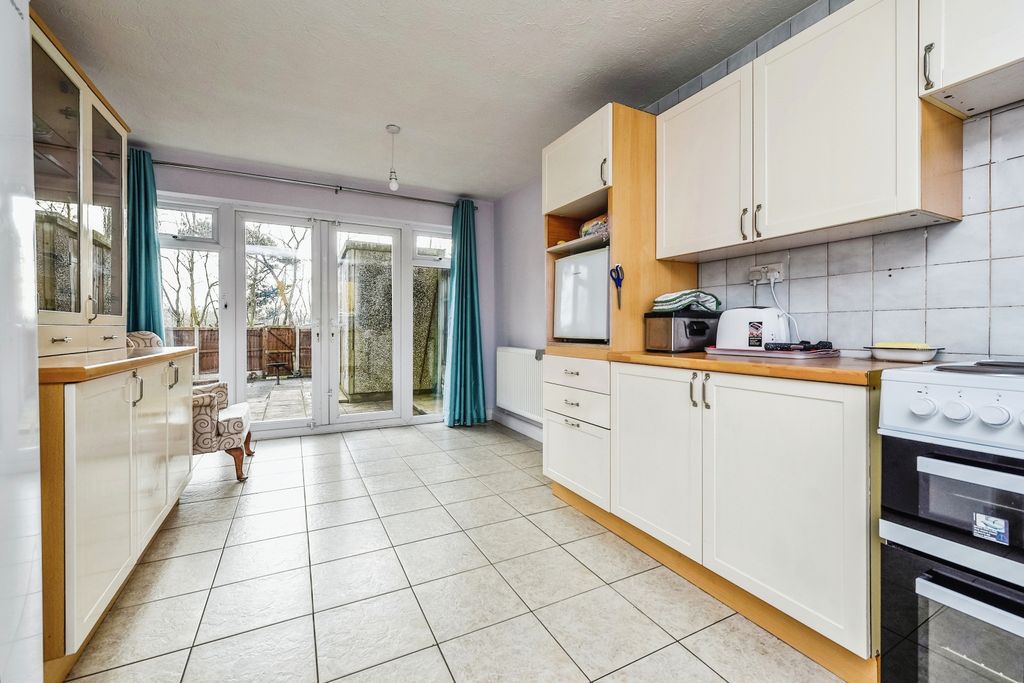 Property photo 2 of 8 Kitchen/Dining Room