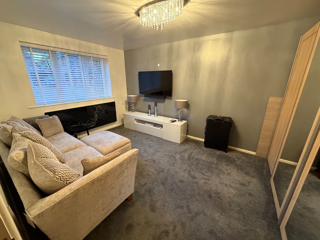 Property photo 2 of 19 Lounge